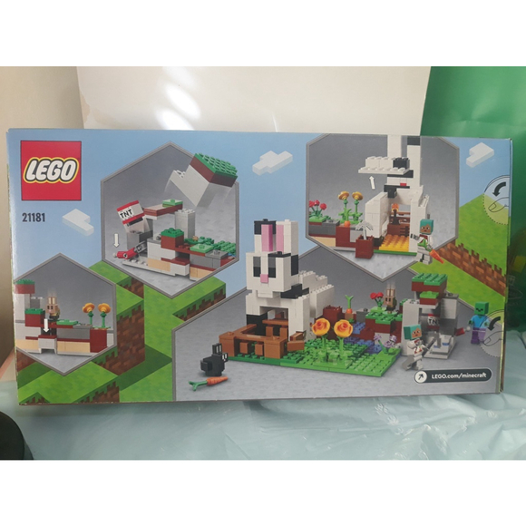 LEGO Minecraft The Rabbit Ranch 21181. - Picture 2 of 3